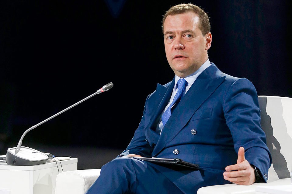 Премьер-министр РФ Дмитрий Медведев на пленарной сессии в рамках форума "Цифровая повестка в эпоху глобализации 2.0. Инновационная экосистема Евразии". Фото Дмитрий Астахов/пресс-служба правительства РФ/ТАСС