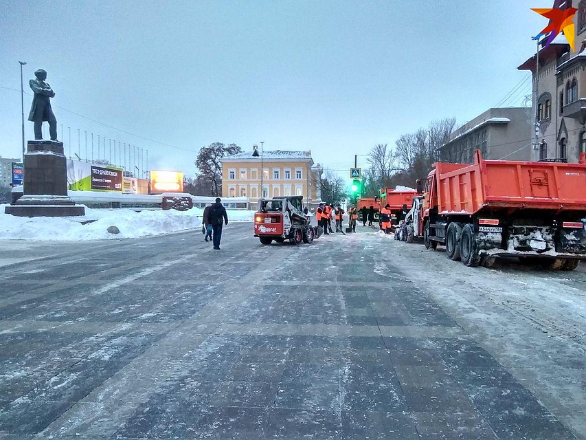 Саратов продолжают чистить от последствий небывалых снегопадов