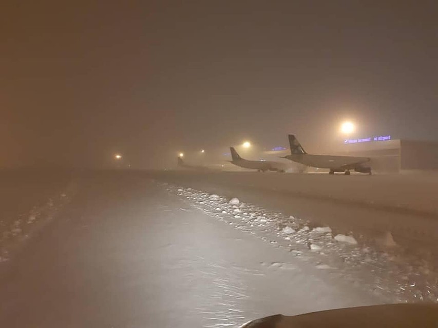 Аэропорт временно закрыт до 11 часов