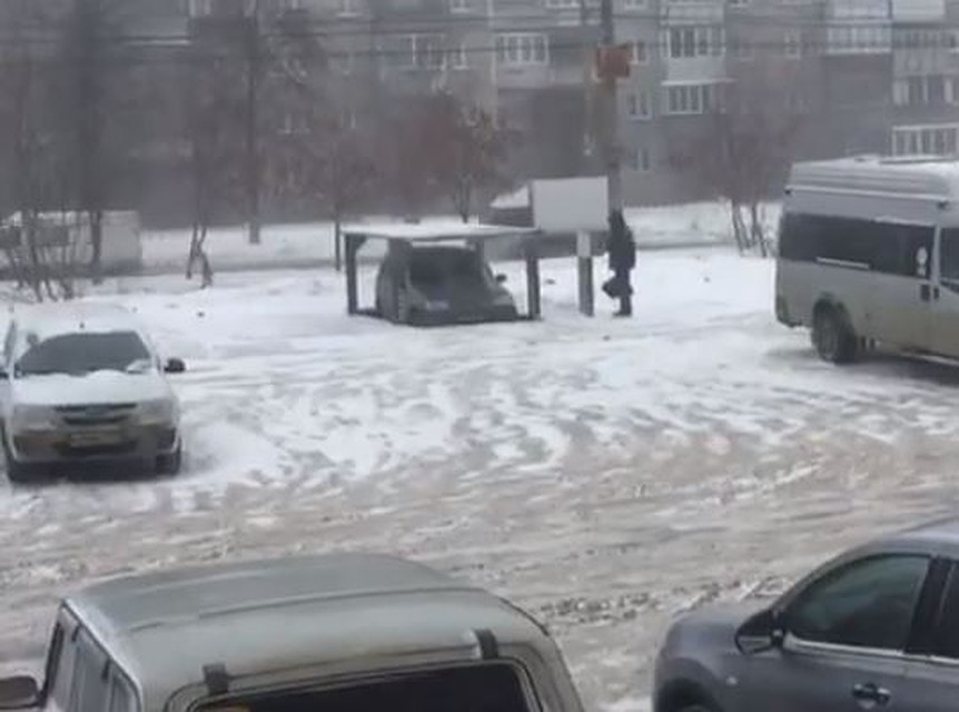 Житель Челябинска прячет машину под землю.