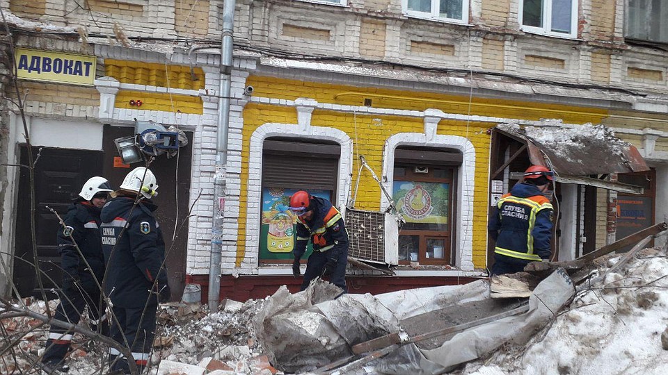 Обрушение фасада дома в Саратове