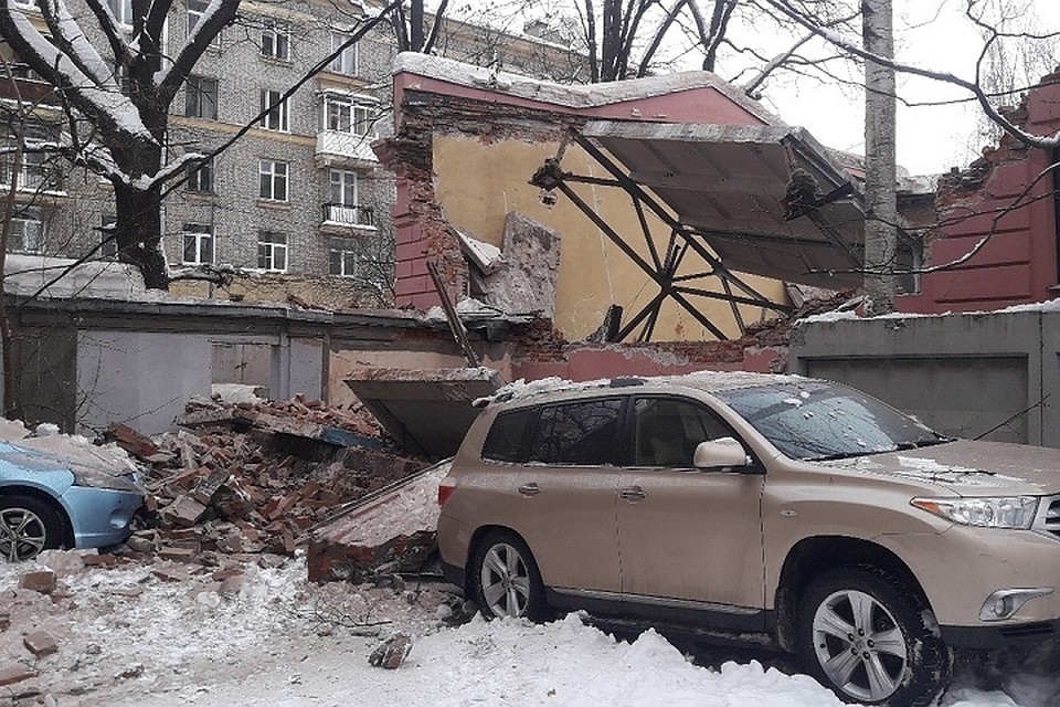 В комплексе Ярославских бань обрушилось здание котельной. Фото: vk.com/spb_today