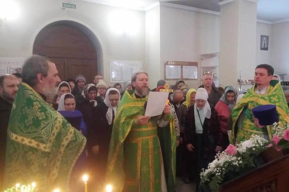 Храм будет открыт для прихожан с 6.00 до 19.30 по будням, а в выходные - 7.00 до 19.30.