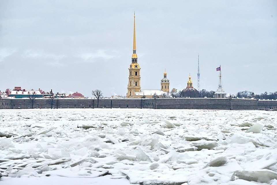 МЧС просит петербуржцев не выходить на лед.