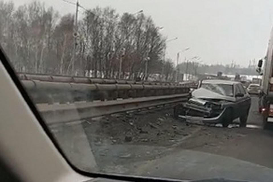 ДТП под Липецком: легковушка врезалась в трактор