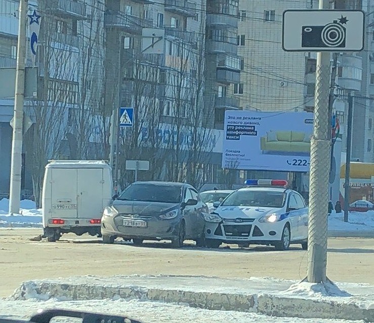 Появилось видео аварии с участием машины ДПС в Омске