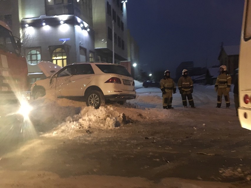 На место ДТП приехала реанимация.