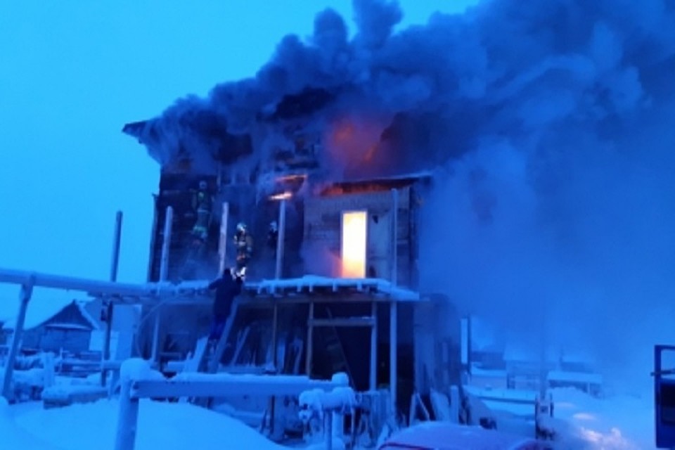 В Салехарде при пожаре в недостроенном коттедже погибла женщина Фото: 89.mchs.gov.ru