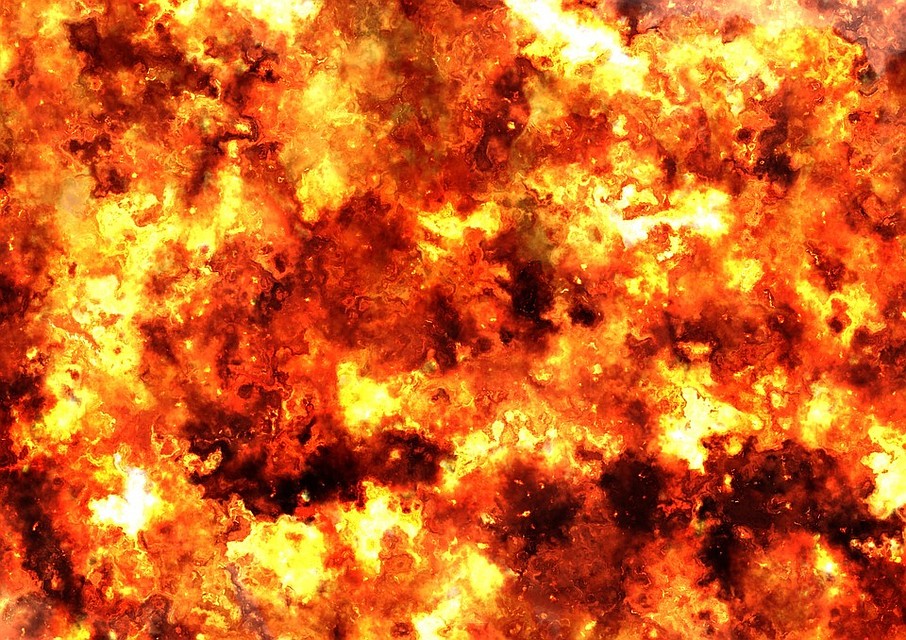 Пожарным пришлось эвакуировать целый подъезд