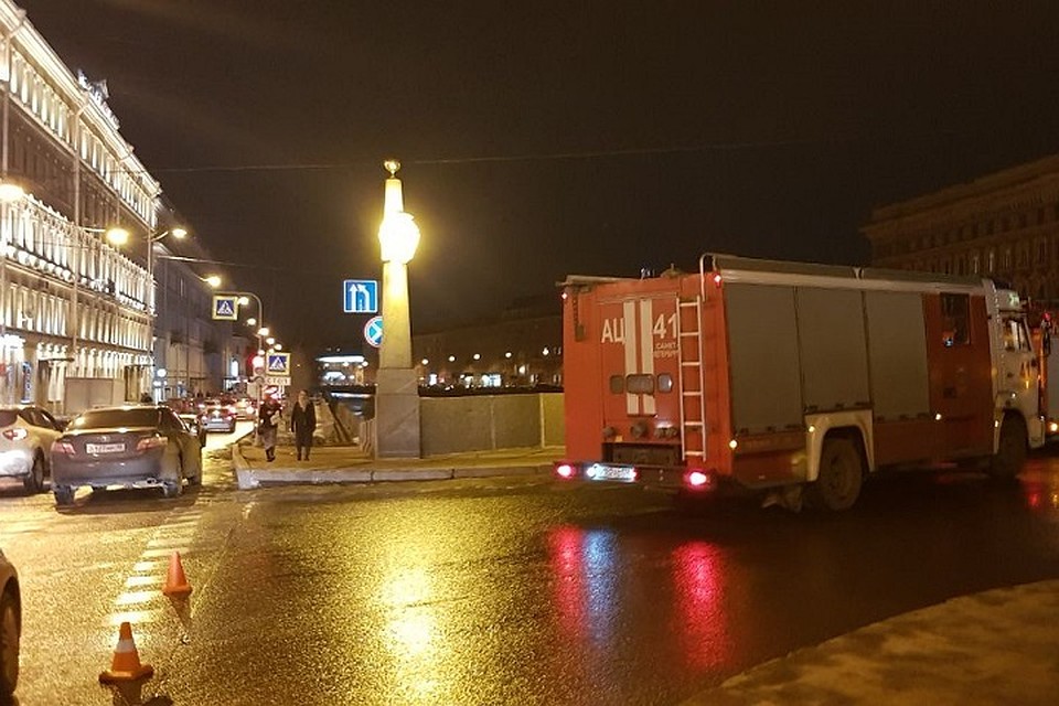 Движение по мосту Ломоносова перекрыто из-за ЧП в ИТМО.