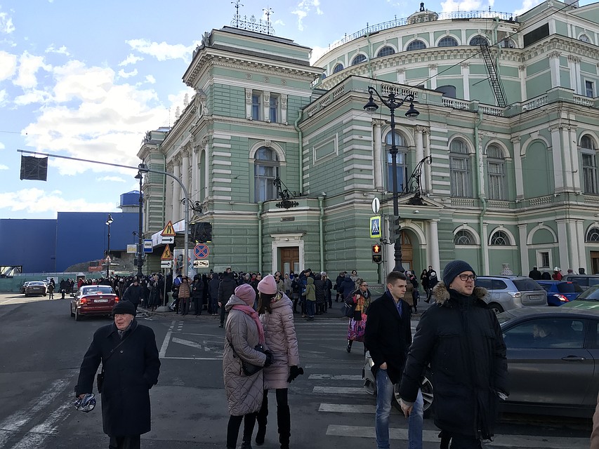 Эвакуации продолжаются четвертый день.