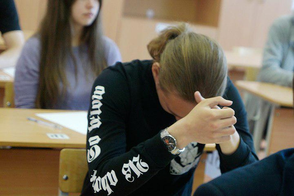 Петербургского школьника выгнали с уроков из-за цвета волос