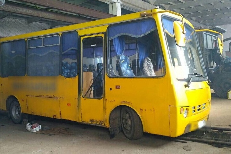 Автобус при ремонте задавил рабочего в Кировском районе. Фото: СК