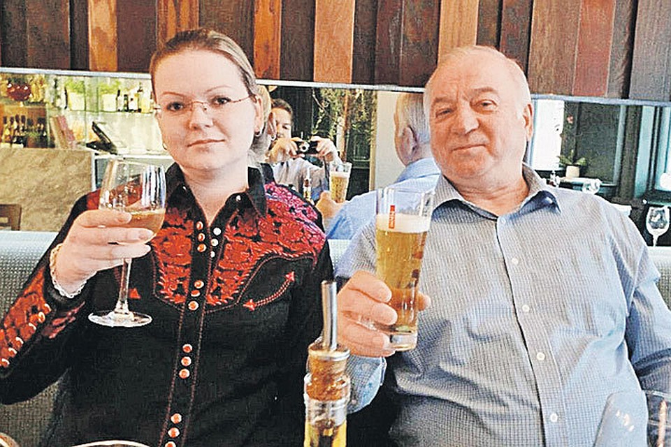 Юлия и ее отец Сергей вроде бы выздоровели, но где они сейчас - не знает никто. Возможно, упрятаны на какой-нибудь конспиративной даче британских спецслужб под глубоким прикрытием.