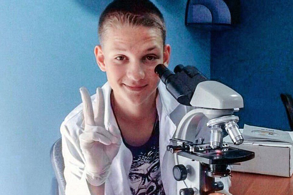 Неделю назад Богдан возвращался домой из Сочи и во время перелёта спас жизнь другому пассажиру. Фото пресс-службы Департамента образования