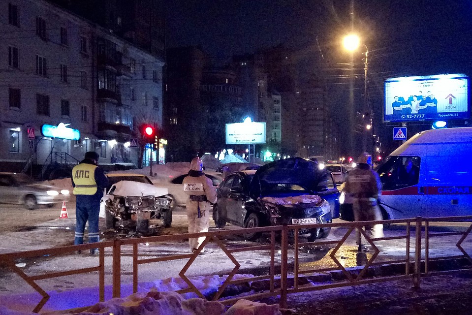 В центре Кирова произошло серьезное ДТП. Фото: vk.com/zlo43.ru
