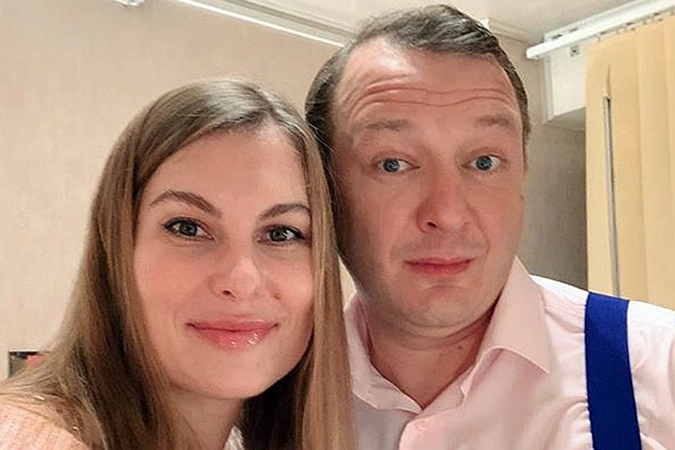 Сам актер заявил, что они с Елизаветой Шевырковой сейчас отдыхают в Таиланде и у них все хорошо