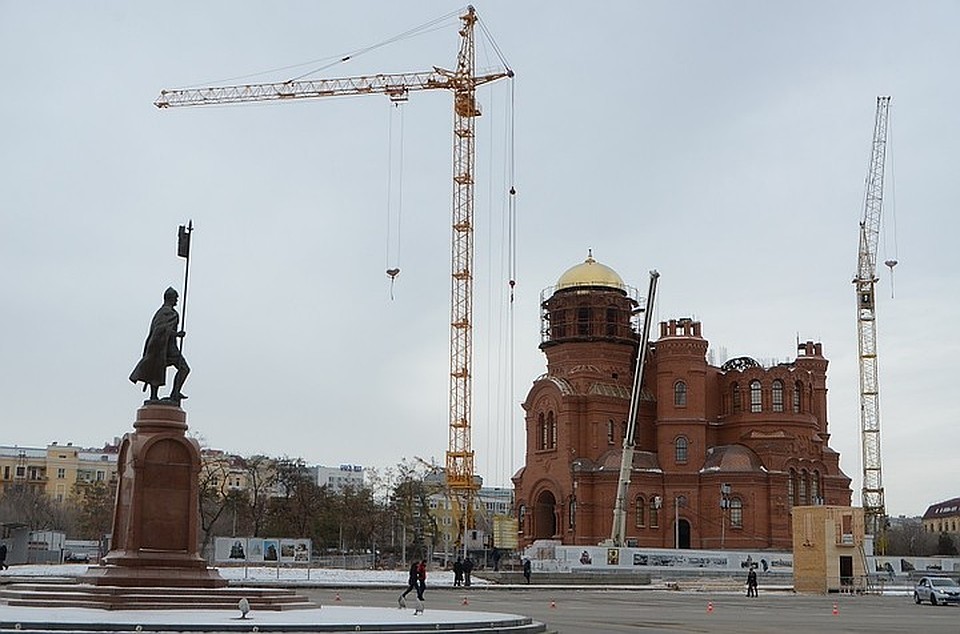 Первый пятитонный купол подняли на храм в декабре 2018 года.