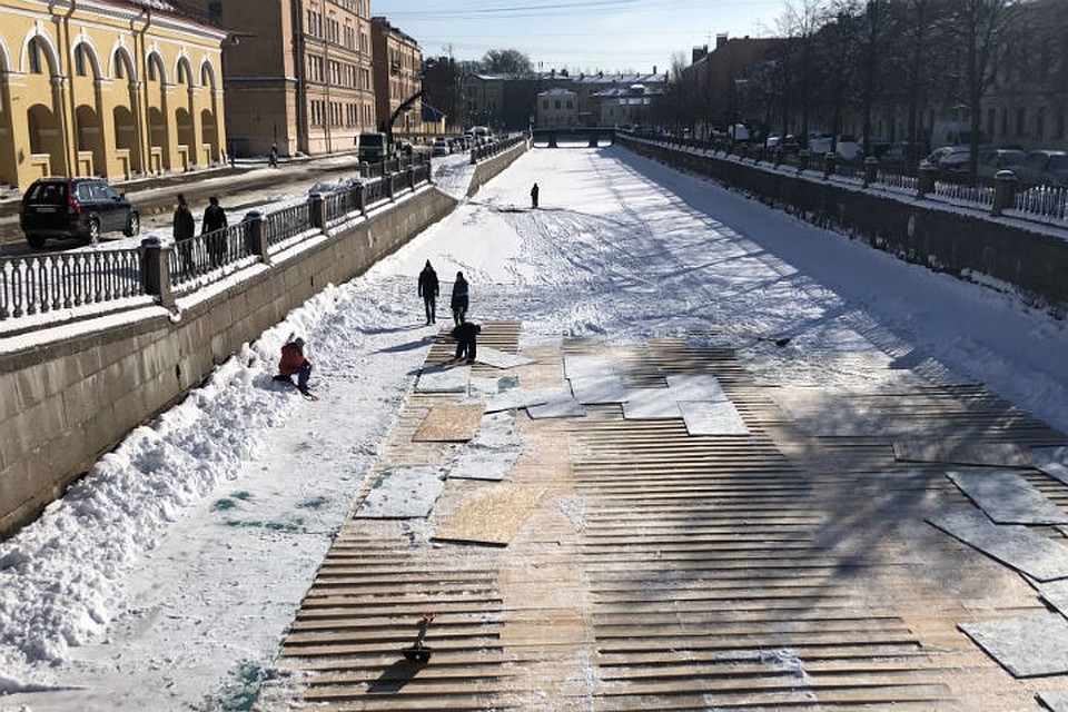 Канал освобождают от деревянных настилов. Фото: Росприроднадзор по СЗФО.