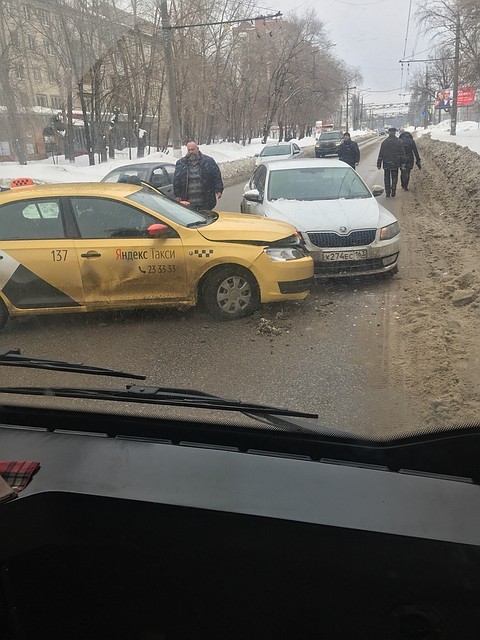 Сейчас в обстоятельствах аварии разбираются сотрудники полиции