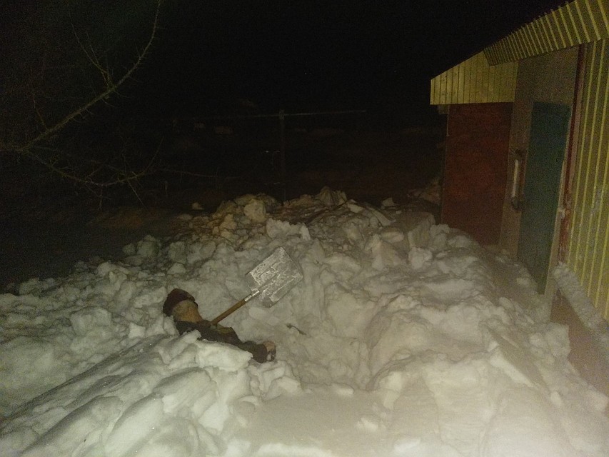 Пенсионер не смог выбраться из под снежного завала