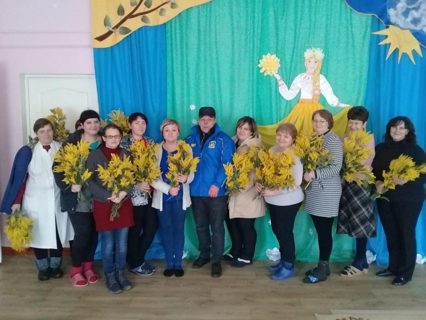 Такое праздничное мимозное настроение подарили женщинам депутат Госдумы, руководитель БРО ЛДПР Борис Пайкин и его первый заместитель, депутат Брянской областной Думы Сергей Антошин.