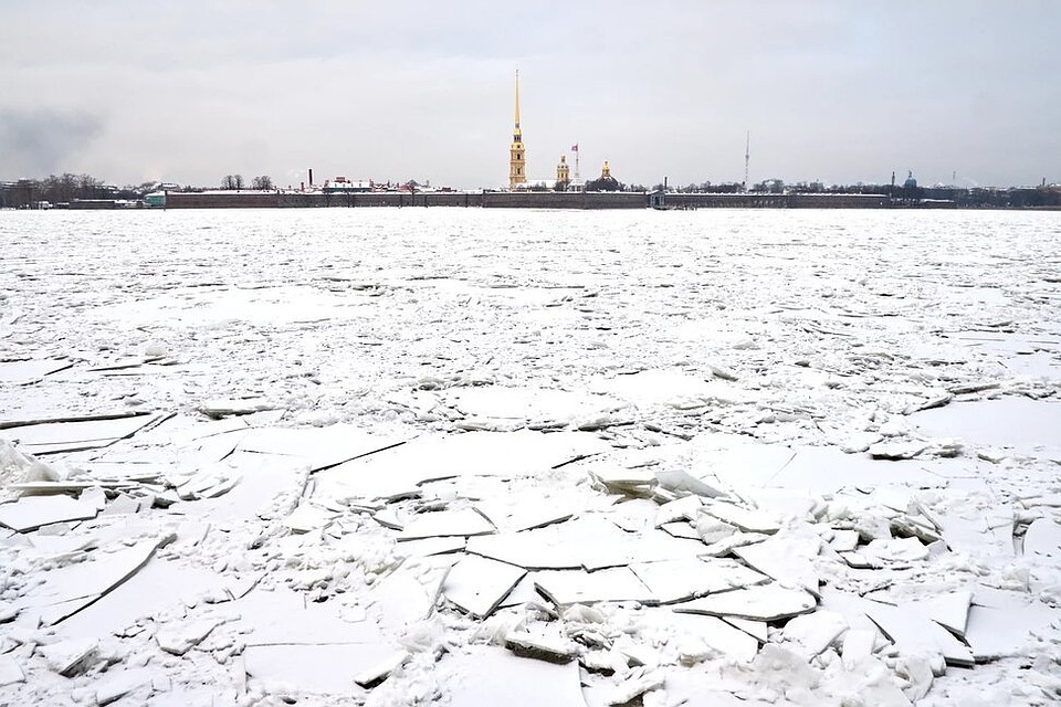 В Петербурге с 7 марта запрещен выход на лед