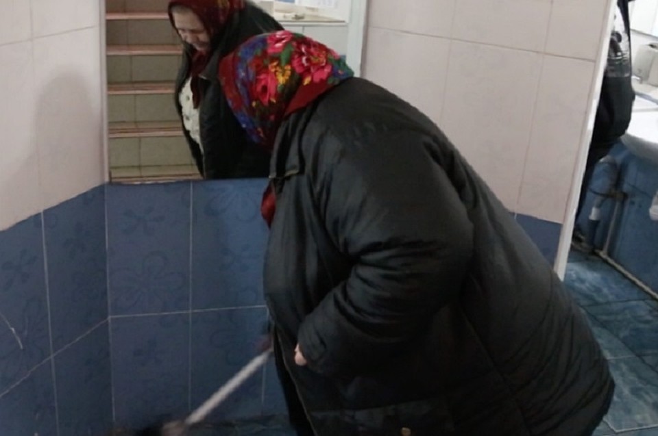 Уборщицами в Молдове работают женщины, не мужское это дело. Фото: скриншот видео