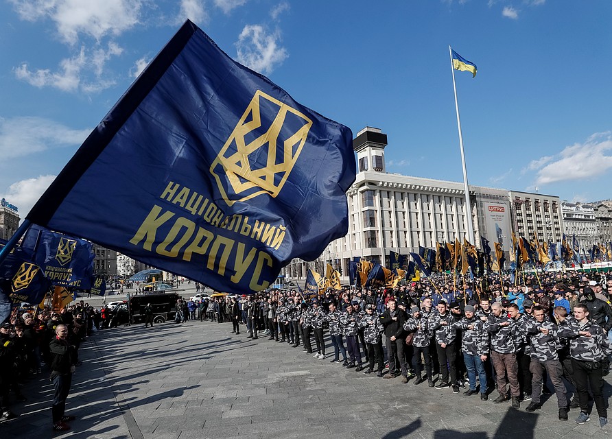 Ранее радикалы сорвали предвыборный митинг Порошенко