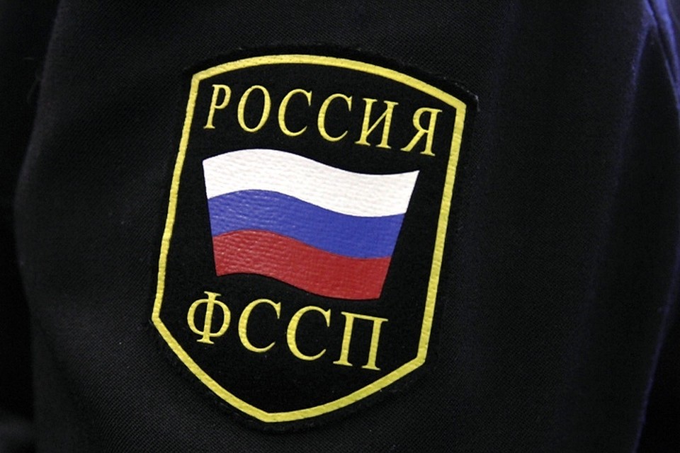 Алиментщик из Нефтекамска переписал иномарку на бабушку
