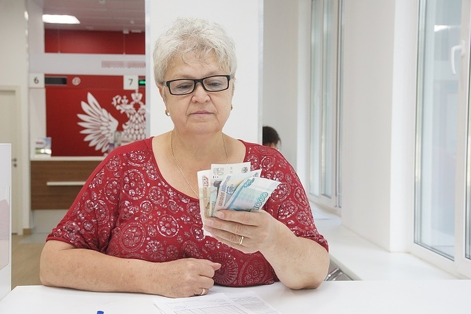 Пожилым жителям Башкирии нужно подать заявление в Пенсионный фонд, чтобы перевести пенсию в другой банк