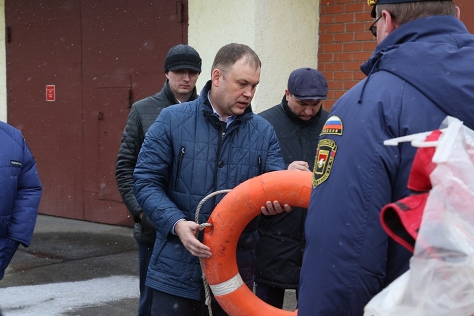 Илья Середюк проверил готовность кемеровчан к паводку. Фото: пресс-служба администрации Кемерова.