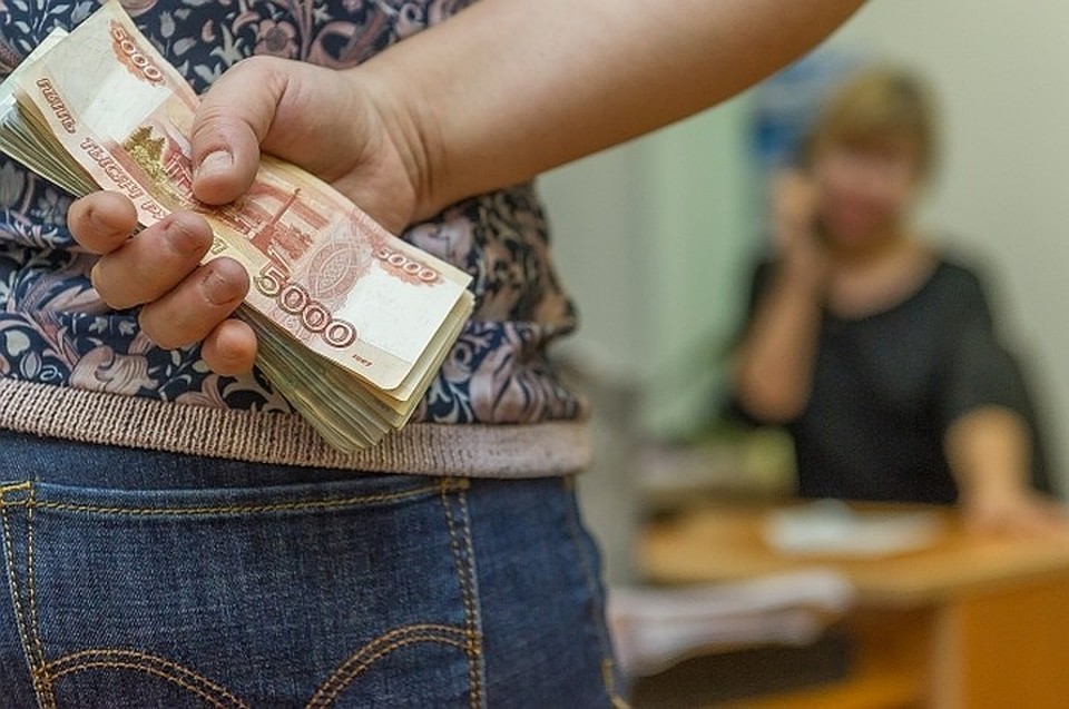 Студент с Сахалина за взятку хотел перевестись на третий курс