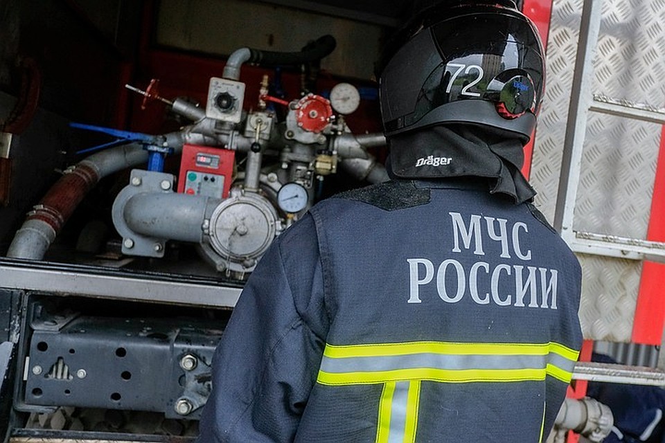 В Шушарах полыхали строительные бытовки.