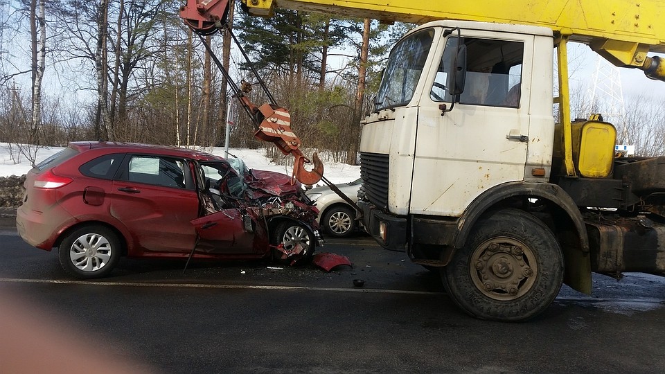 Под Ярославлем автокран врезался в легковушку. Фото: Илья Молодцов, «Первый ярославский автопортал»/vk.com