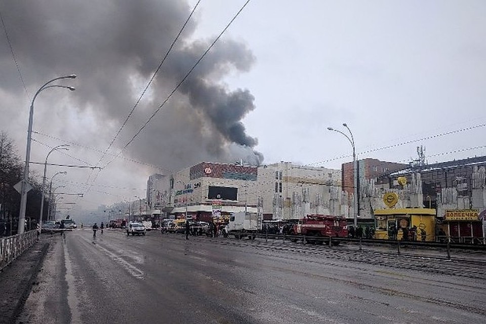 Пожар в "Зимней вишне" унес жизни 60 человек, большинство из которых - дети