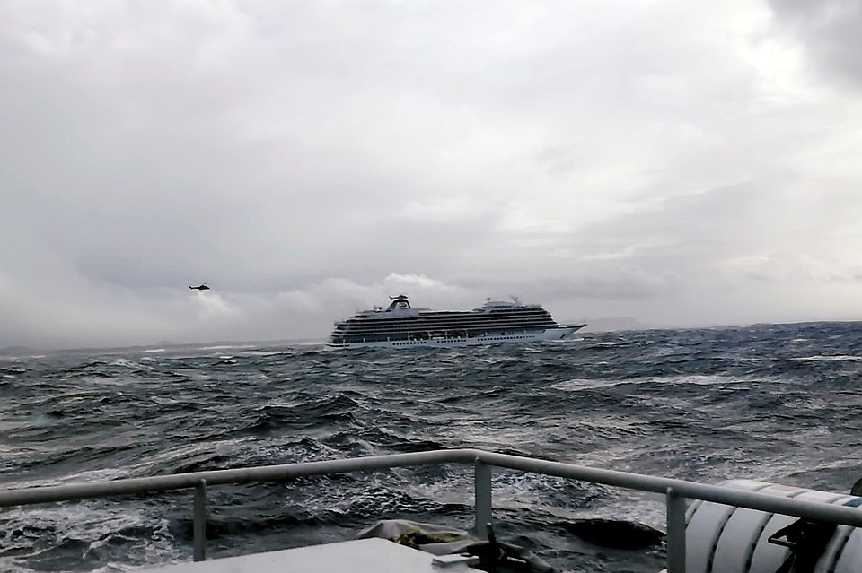 Судно Viking Sky потеряло ход в районе западного побережья Норвегии