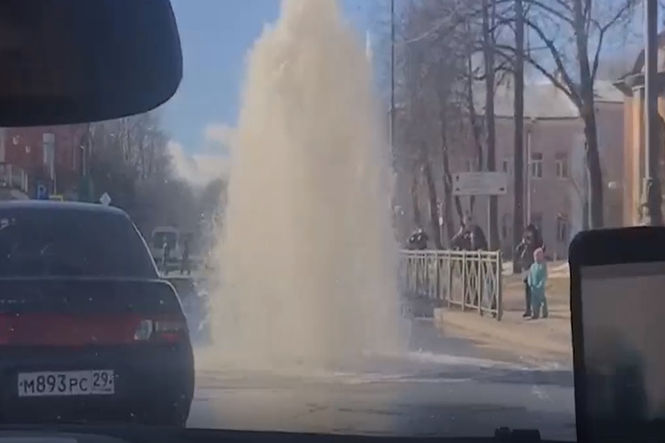 Фонтан на Конюшенной улице в Пушкине удивил местных жителей.