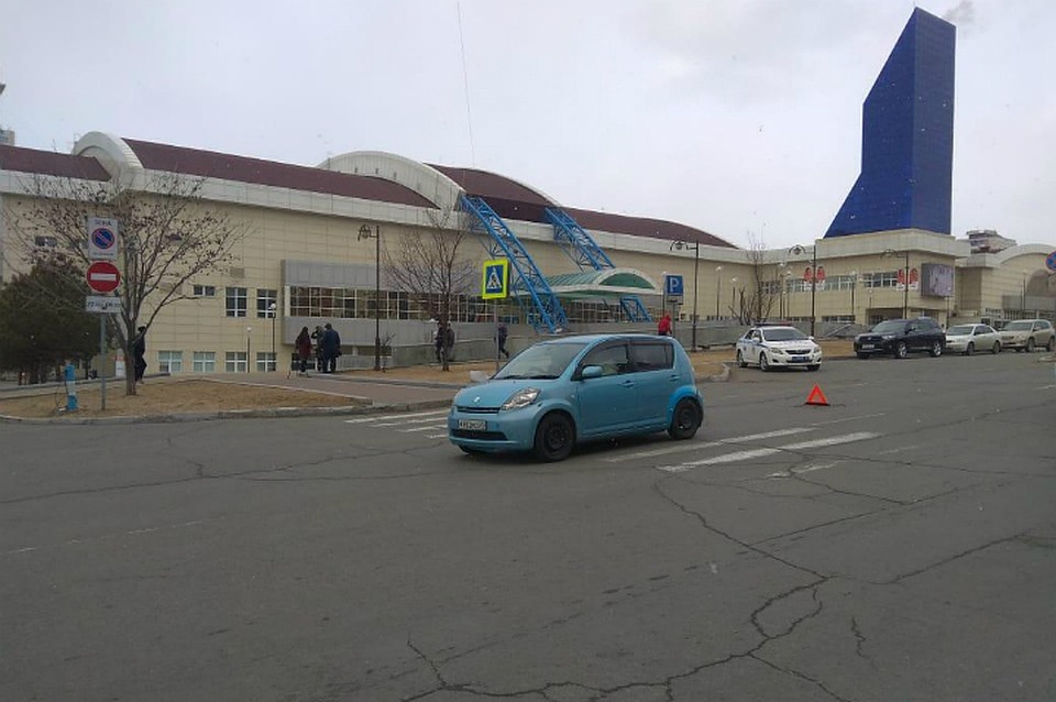 В Хабаровске иномарка на «зебре» сбила двух школьниц