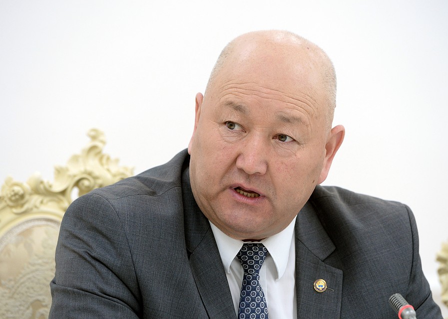 Вице-премьер-министра КР Жениша Разакова в соцсетях обвиняют в том, что он работает на таджикскую разведку