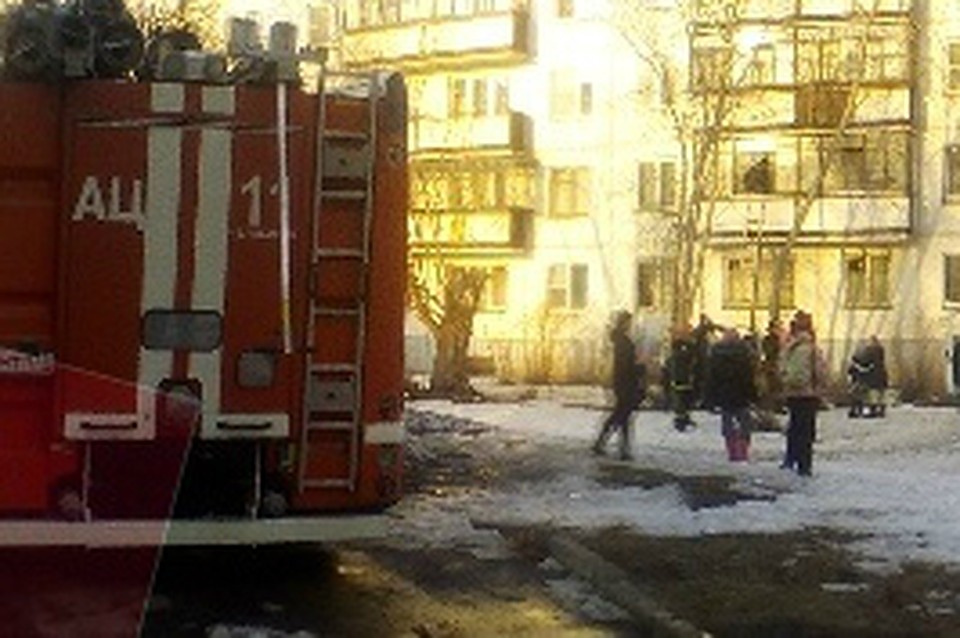 К дому на Ворошилова вызвали спасателей.