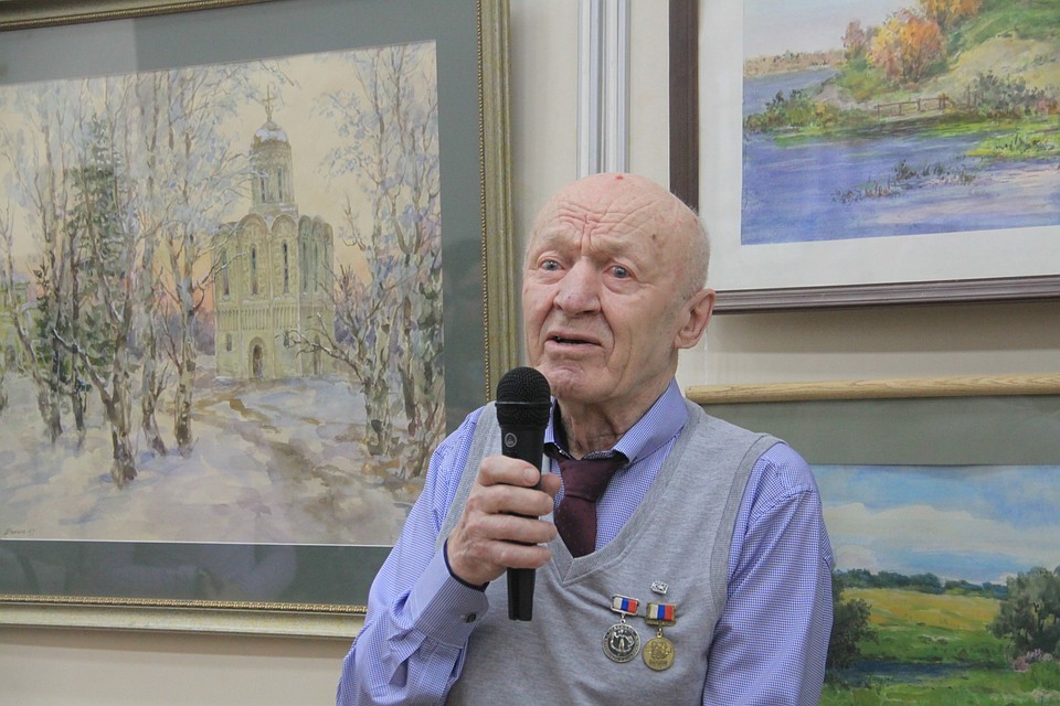 "На выставке есть и мой домик в деревне Михейково, где я родился, и храм Покрова на Нерли..."