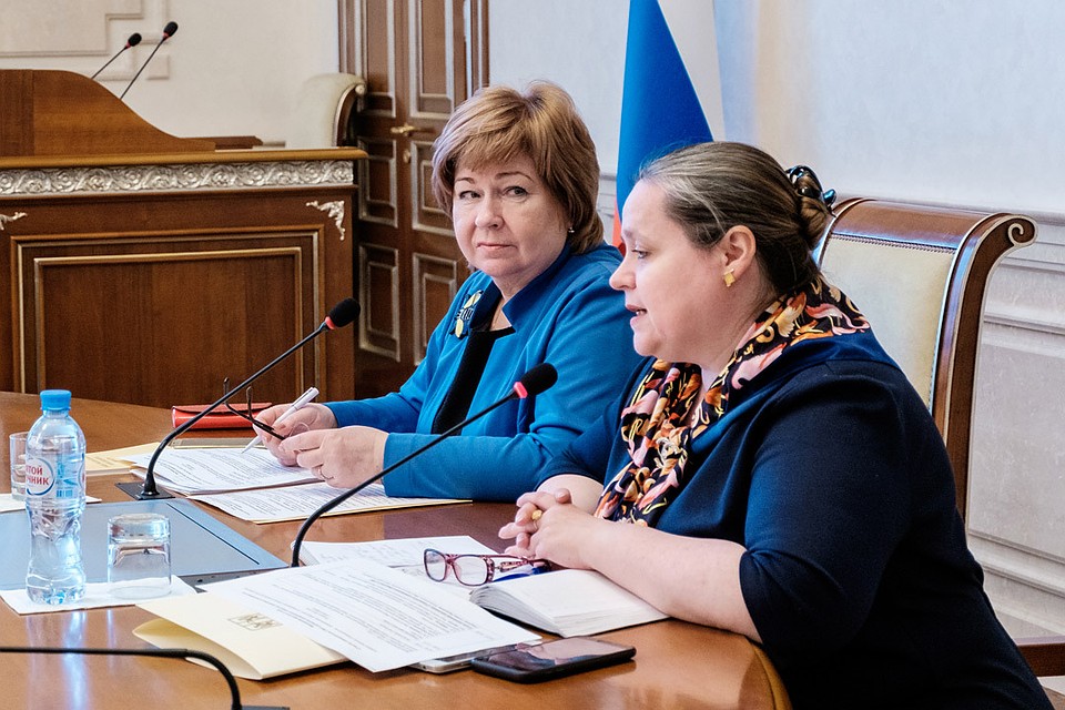 Эксперты сошлись во мнении, что должен повышаться уровень подготовки и преподавателей вузов, и представителей органов власти.
