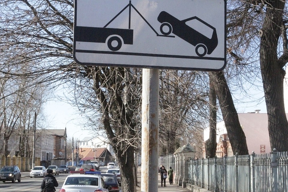Водители не стесняются вставать под запрещающим знаком