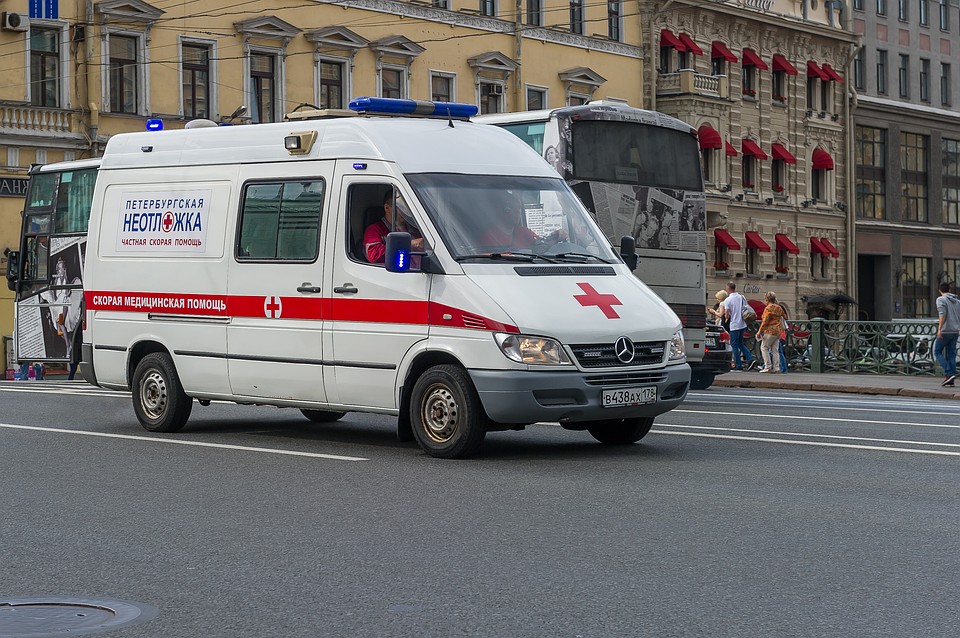 Четверым пострадавшим при взрыве в военно-космической академии в Петербурге оказали медицинскую помощь