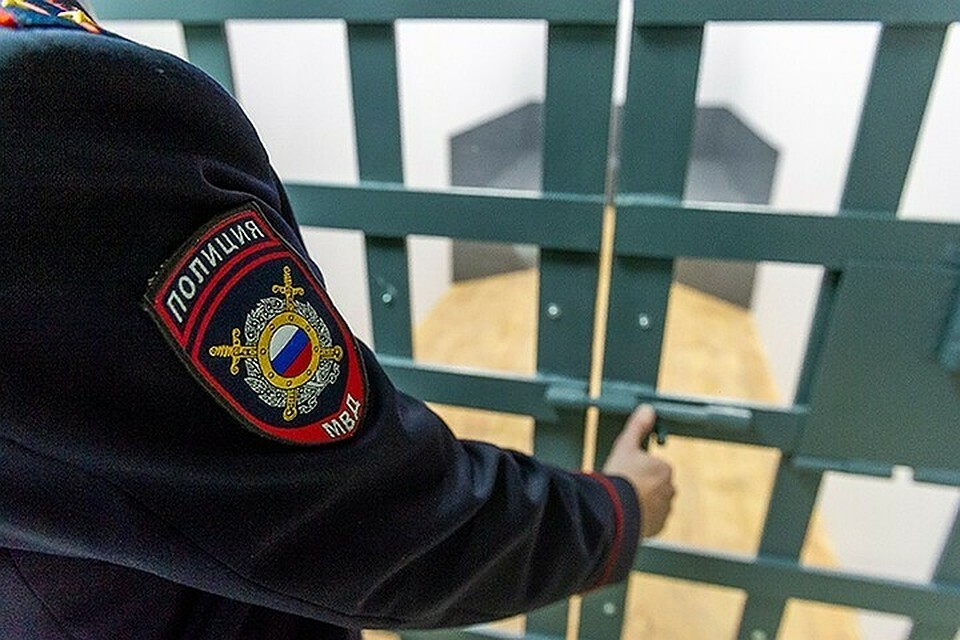 В Новороссийске мужчина ударил женщину бутылкой по голове и забрал ее телефон