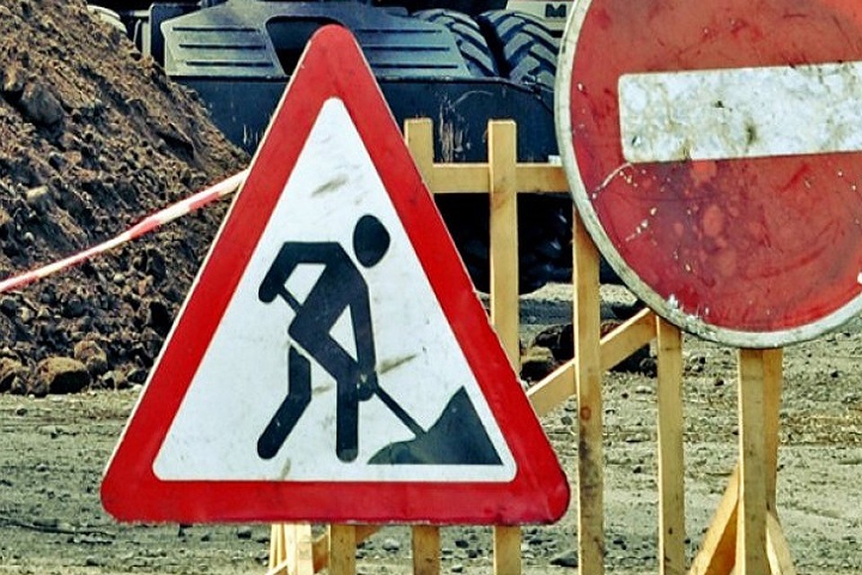 На одной из улиц Тюмени дорожного рабочего засыпало грунтом