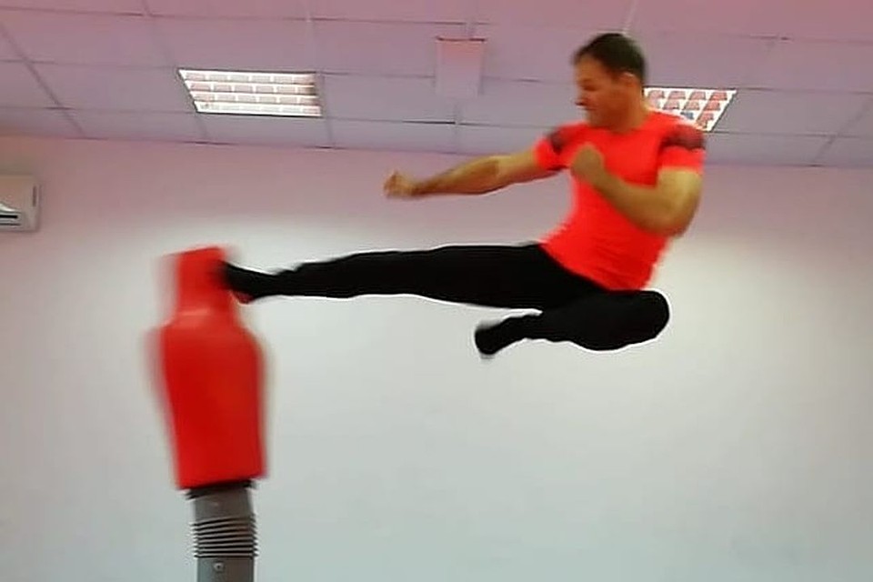 Олег Захаров регулярно тренируется на манекене. ФОТО: www.instagram.com/oleg_aurumfilm