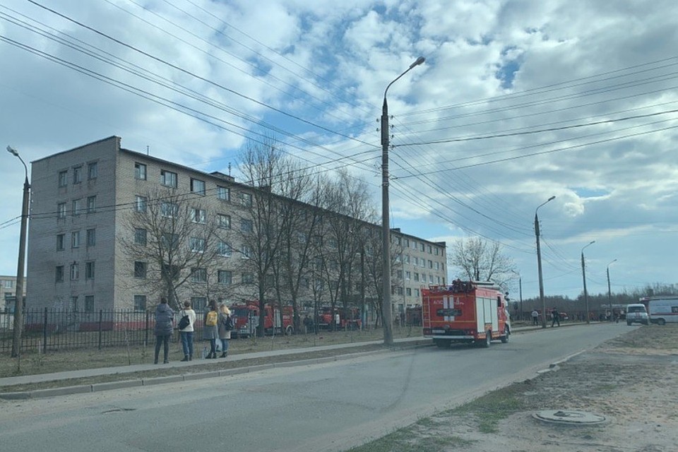К общежития прибыли пожарные. Фото: tvernews.ru