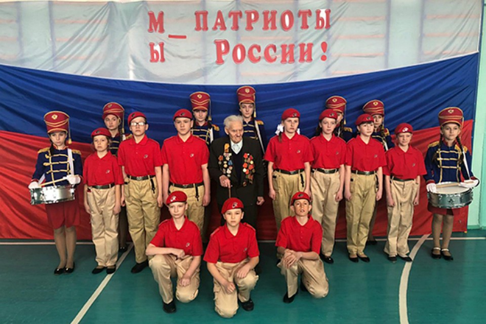 Школьников из поселка в Хабаровском крае приняли в ряды «Юнармии»